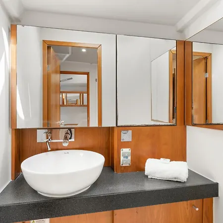 보트호텔 Private Sail Yacht On The Amalfi Coast Escape The Crowds In Style