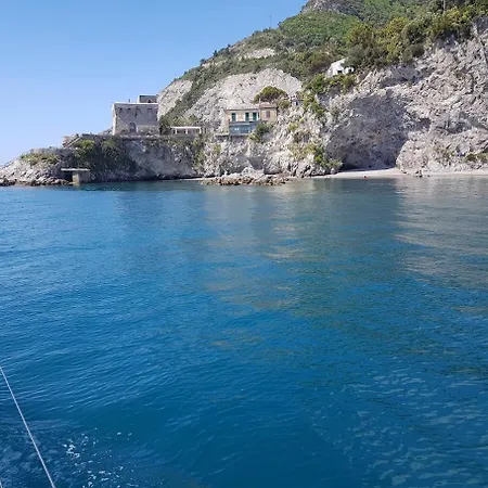 Private Sail Yacht On The Amalfi Coast Escape The Crowds In Style 보트호텔